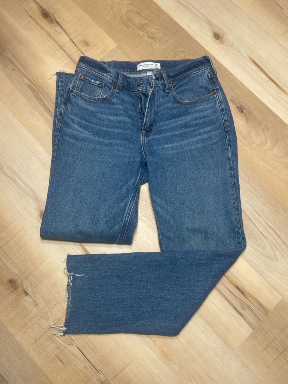 Abercrombie Curve Love 90s Straight Jeans 27  Raw Hem Mid Rise